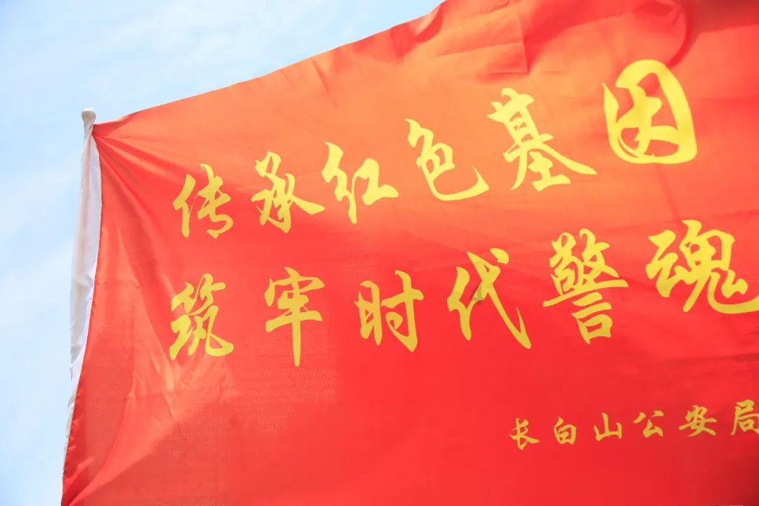 A股三大股指开盘涨跌互现，上海本地股高温不退