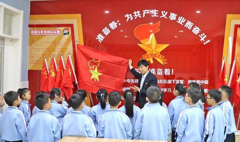 救援年轻女歌手